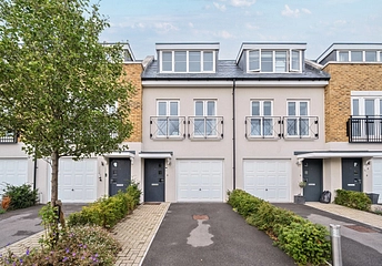 3 bedroom townhouse for sale - Burnham Court, Stomp Road, Burnham, Slough, SL1 - Property View 1
